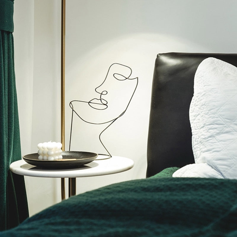 ONE LINE FACE STATUE